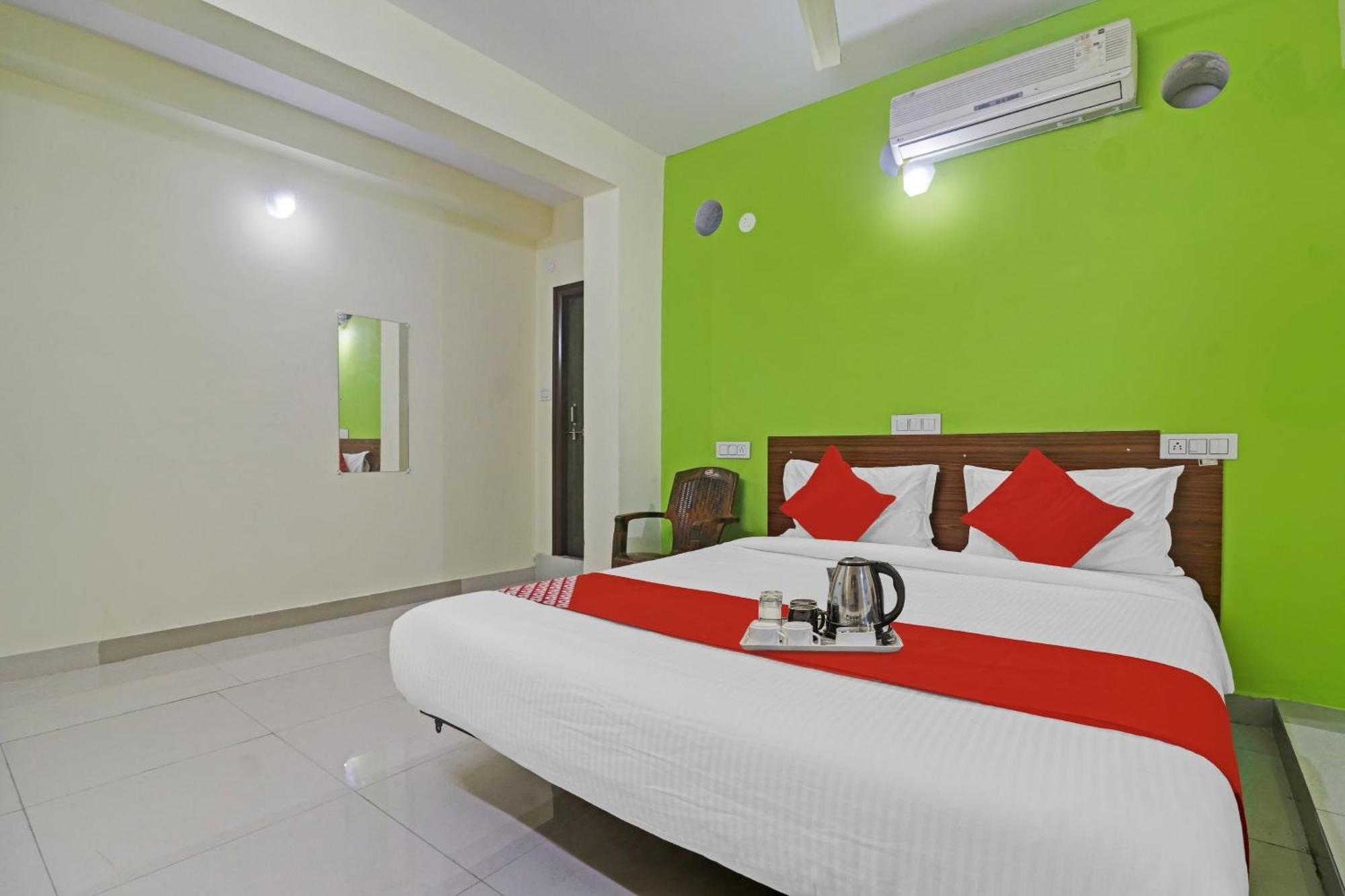 Super Hotel O Dk Reddy Square Hyderabad Bagian luar foto