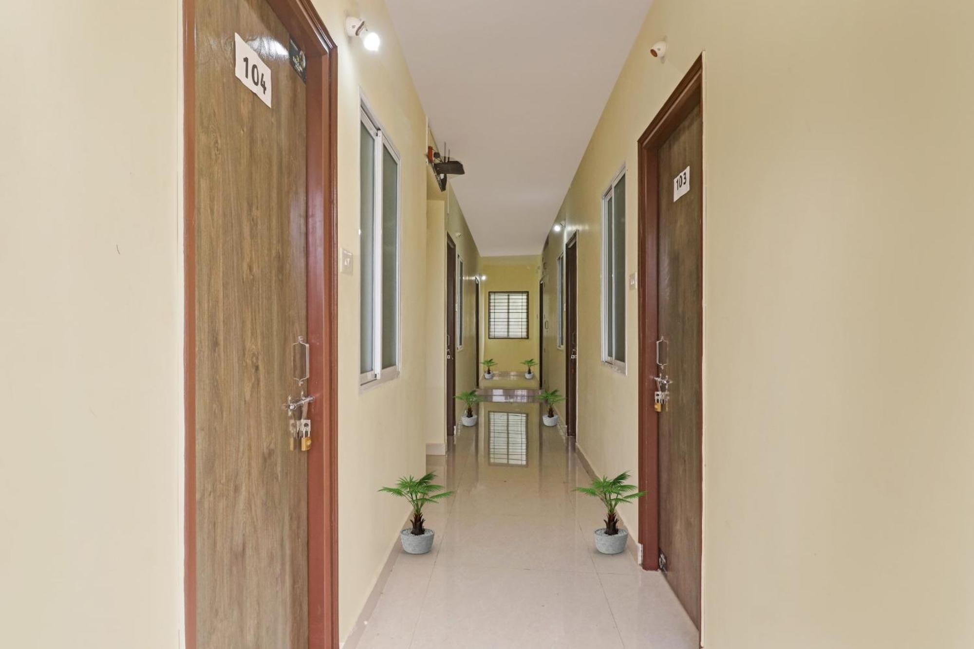 Super Hotel O Dk Reddy Square Hyderabad Bagian luar foto
