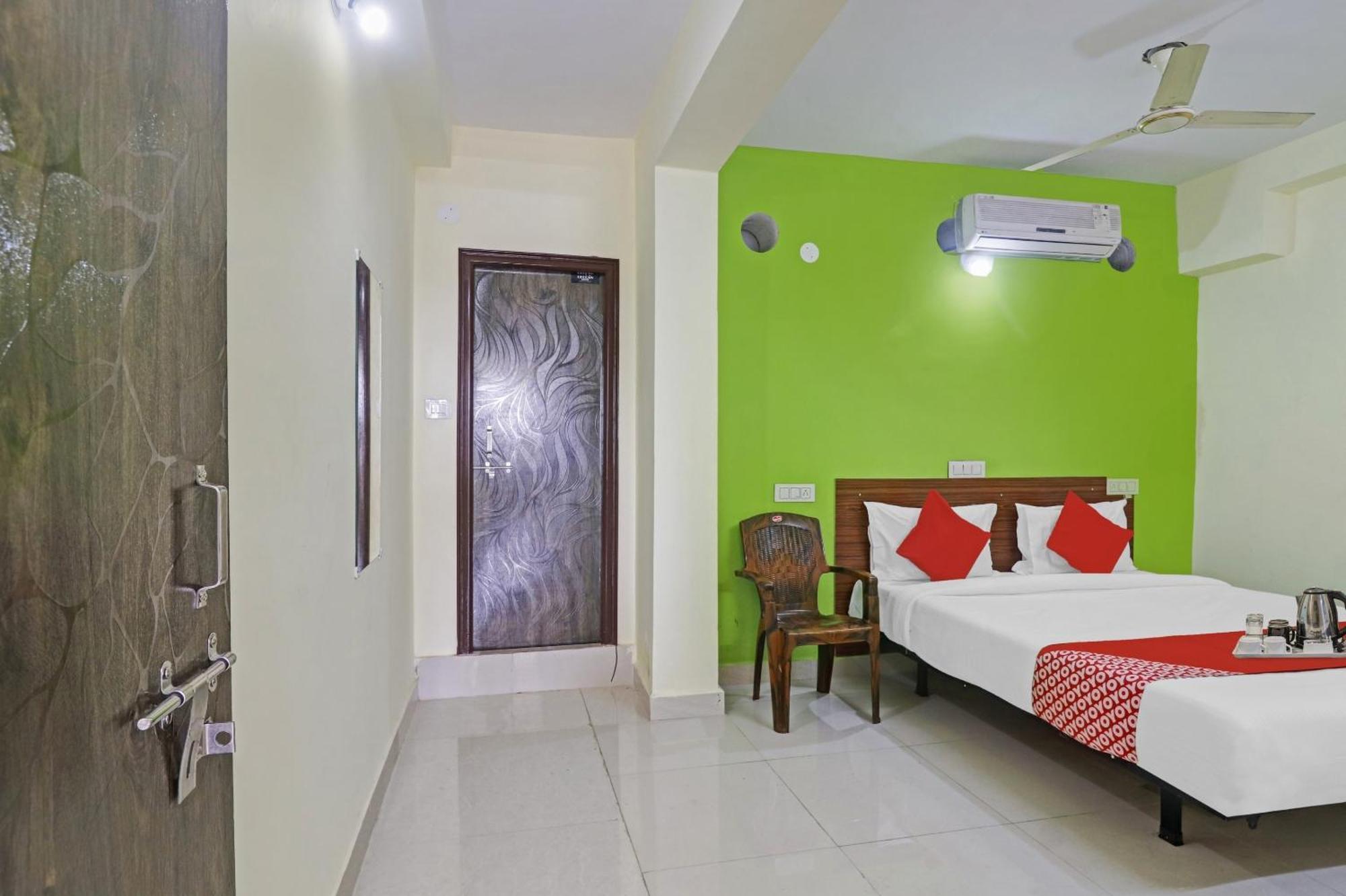 Super Hotel O Dk Reddy Square Hyderabad Bagian luar foto