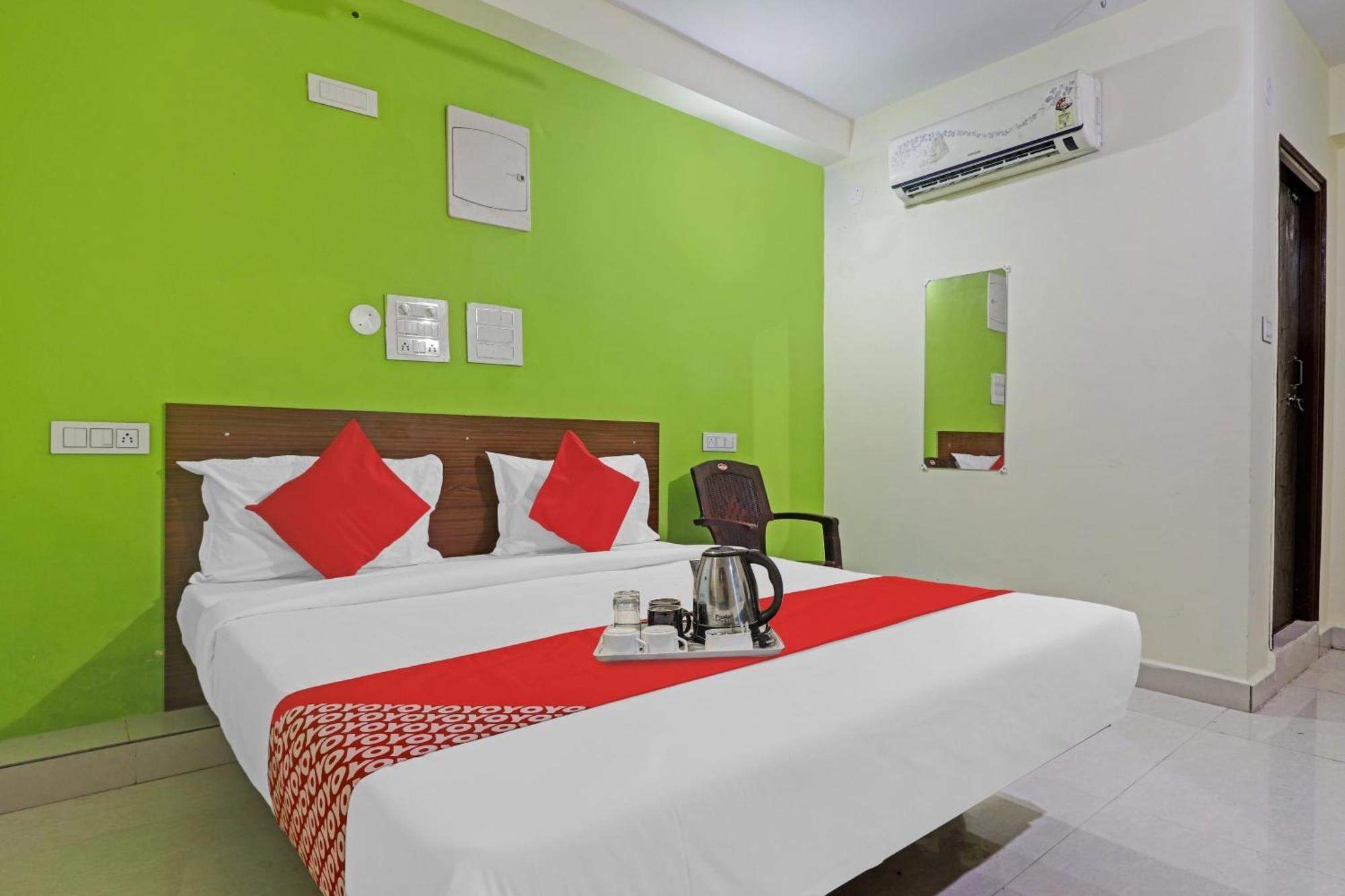 Super Hotel O Dk Reddy Square Hyderabad Bagian luar foto