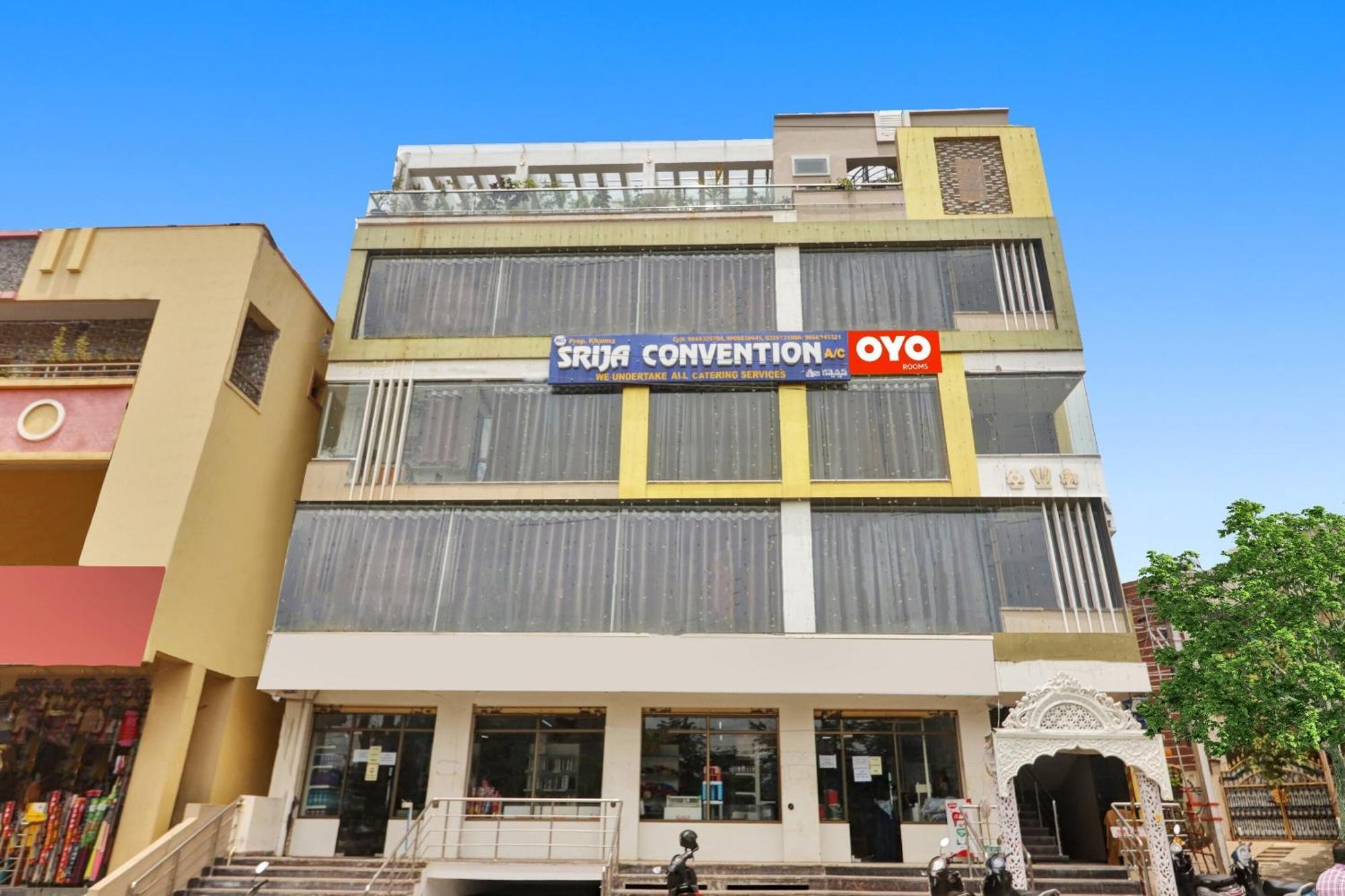 Super Hotel O Dk Reddy Square Hyderabad Bagian luar foto