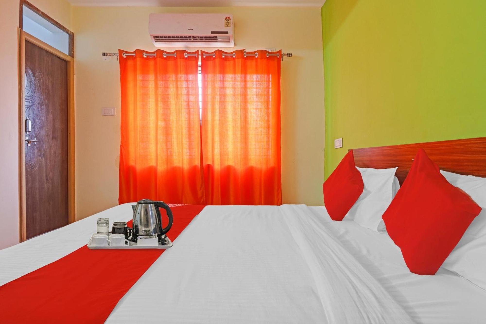 Super Hotel O Dk Reddy Square Hyderabad Bagian luar foto