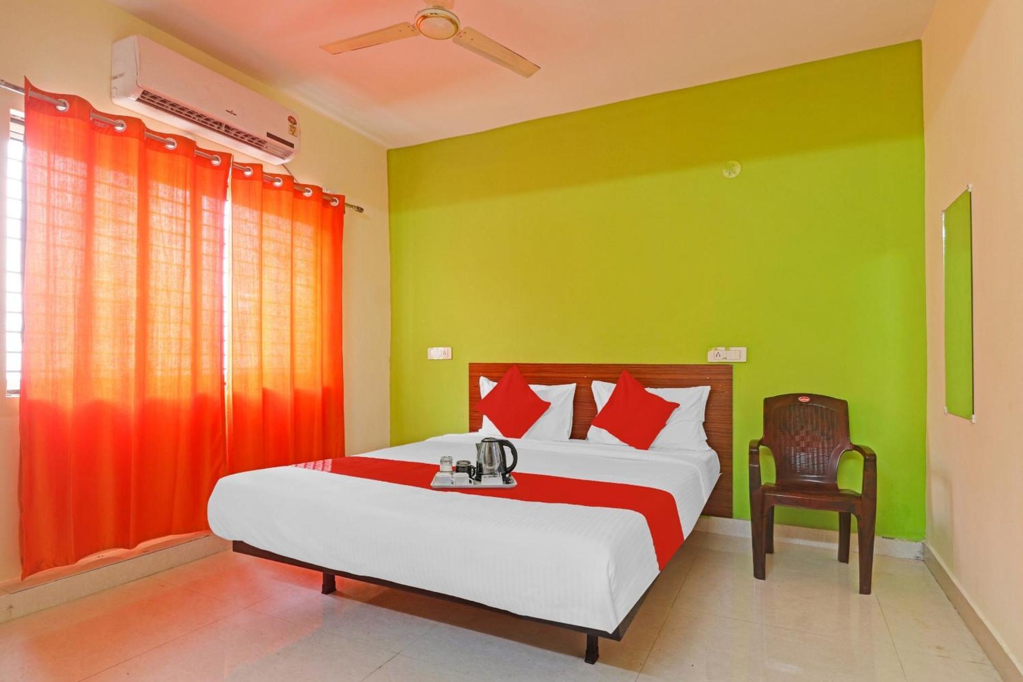 Super Hotel O Dk Reddy Square Hyderabad Bagian luar foto