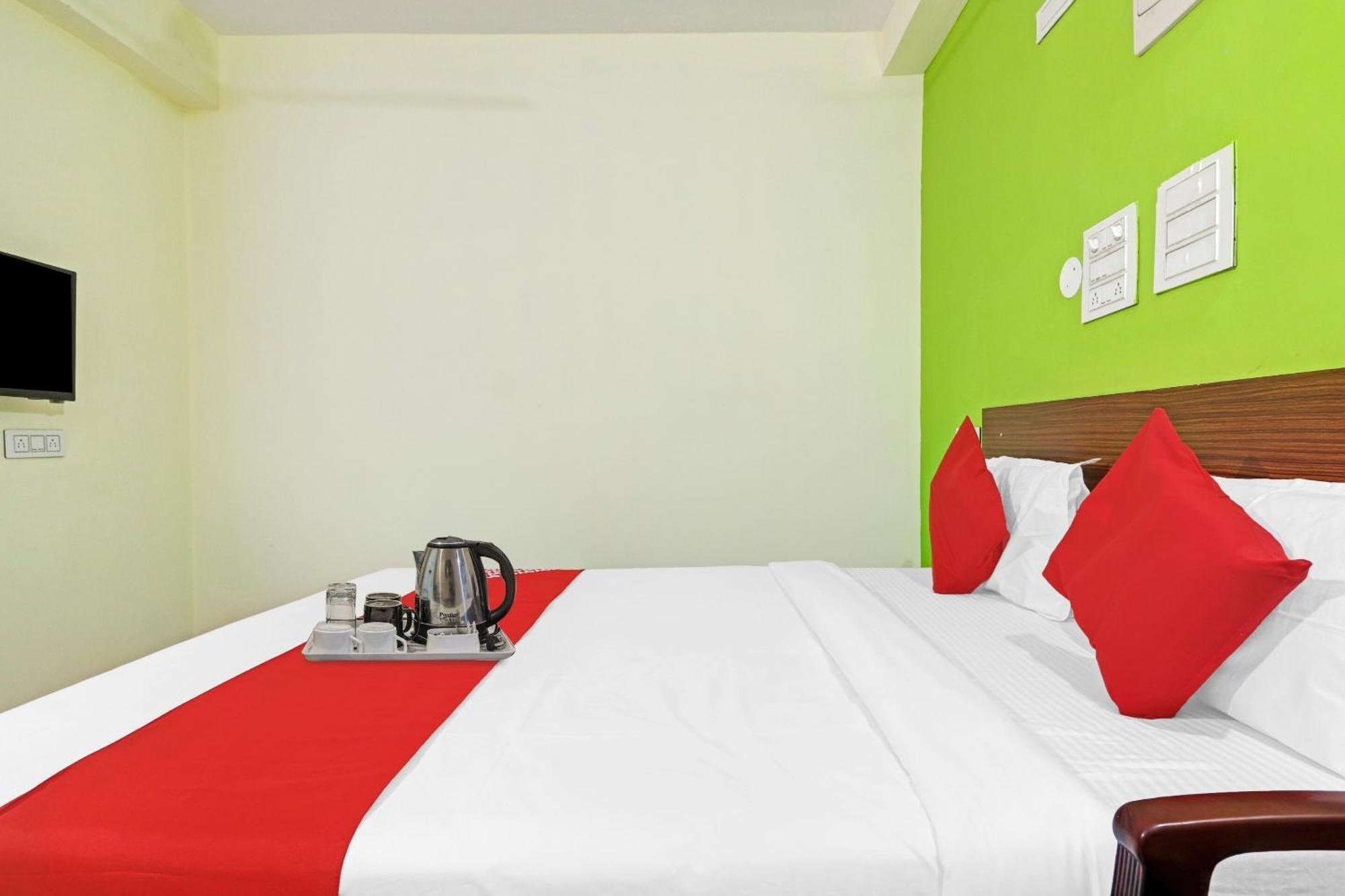 Super Hotel O Dk Reddy Square Hyderabad Bagian luar foto
