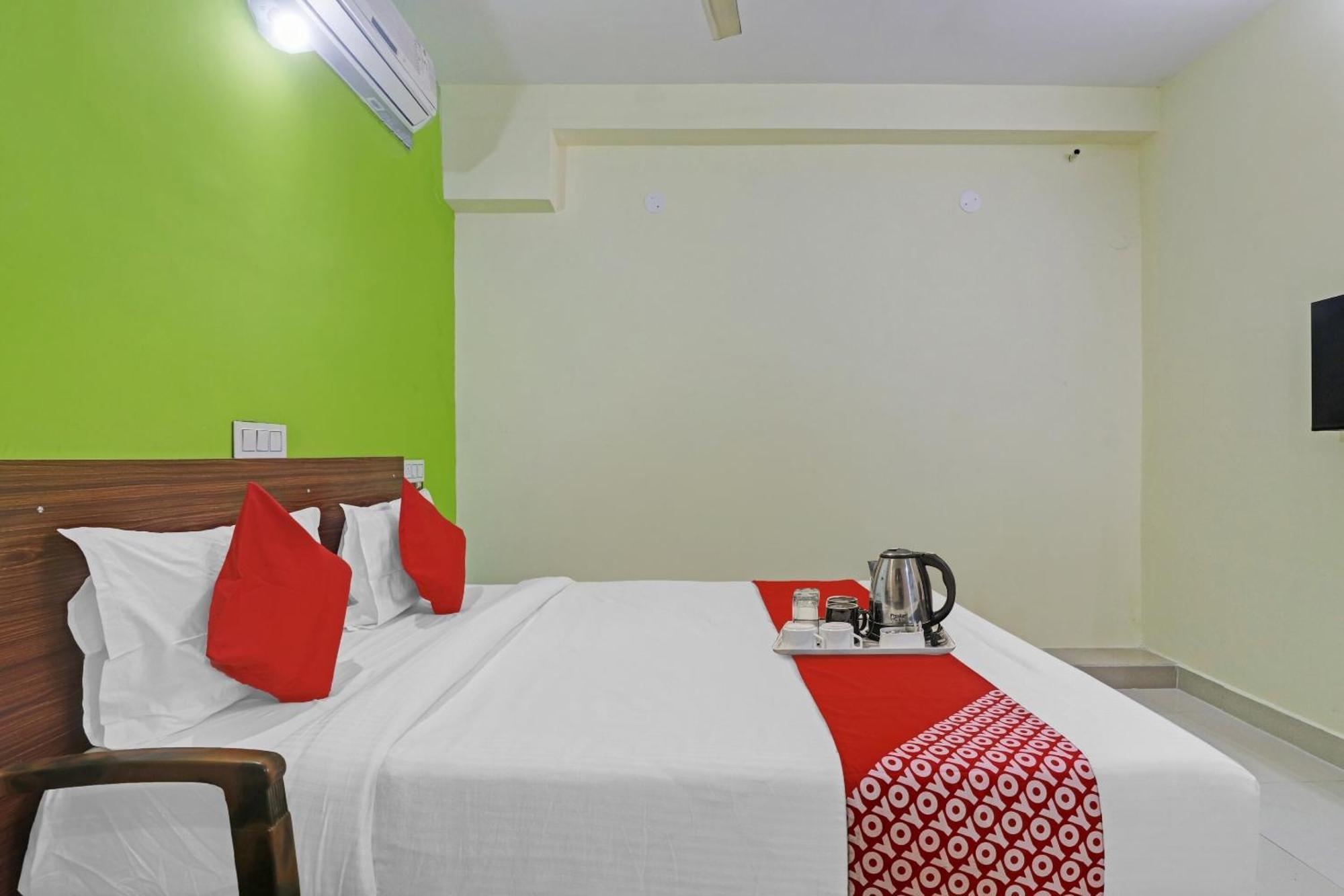 Super Hotel O Dk Reddy Square Hyderabad Bagian luar foto