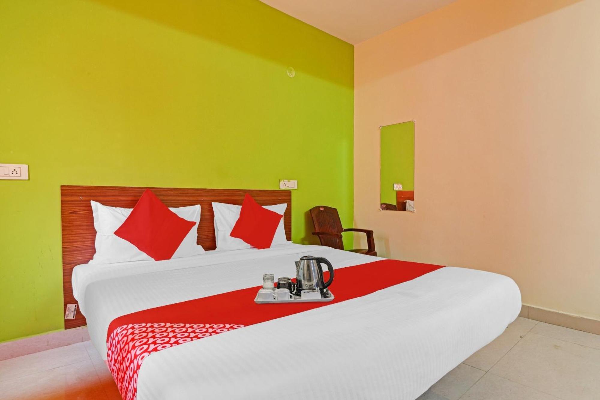 Super Hotel O Dk Reddy Square Hyderabad Bagian luar foto